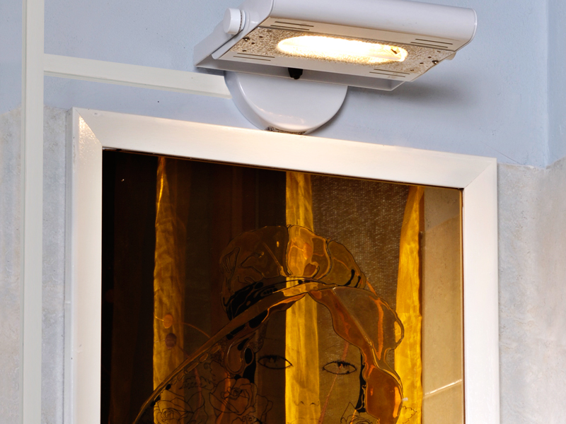 Punto-luce-con-canalina-esterna
