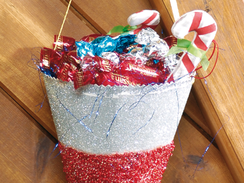 coni con caramelle per natale
