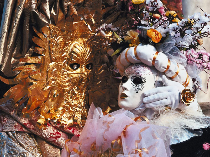 Come realizzare le maschere veneziane