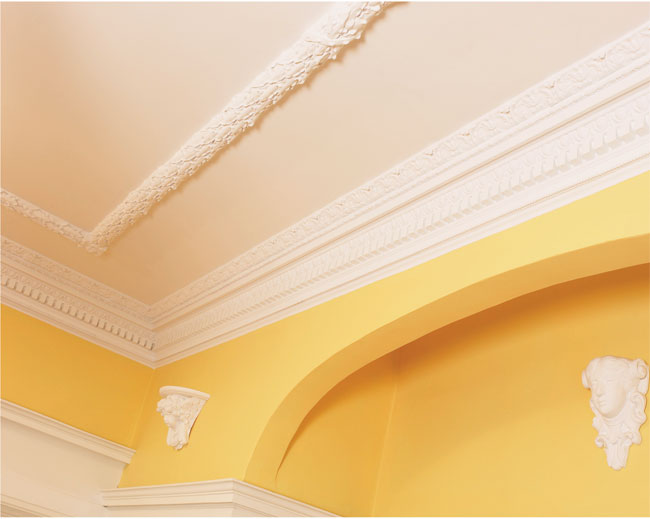 cornice in gesso