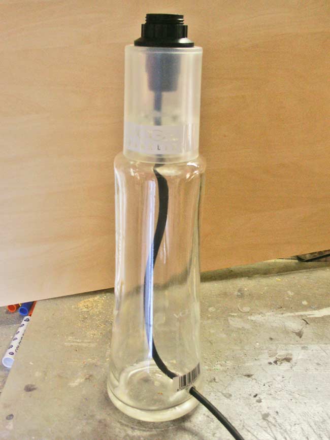 lampada con bottiglie