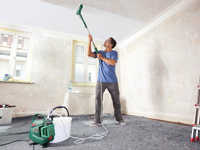 Rullo autoalimentato per tinteggiare