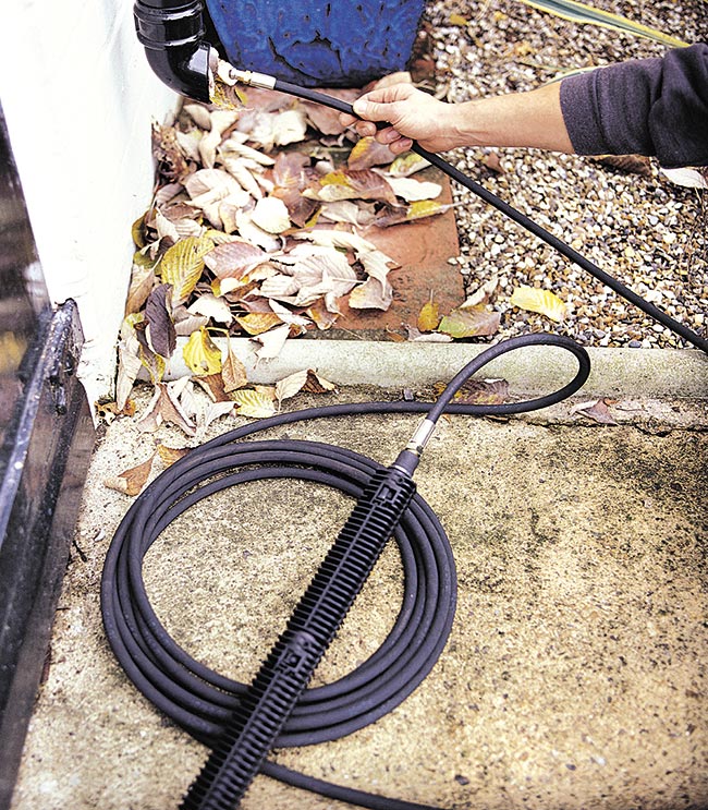 pulizia canale di scarico con lancia idropulitrice