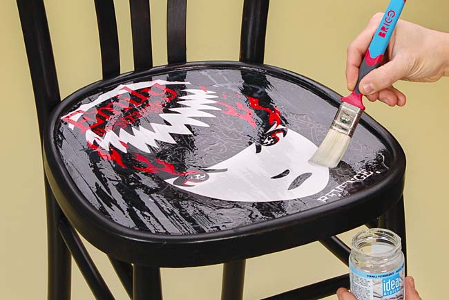 sedie decorate in stile punk