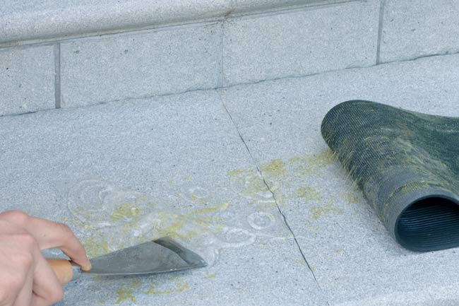 rimuovere colla per pavimenti