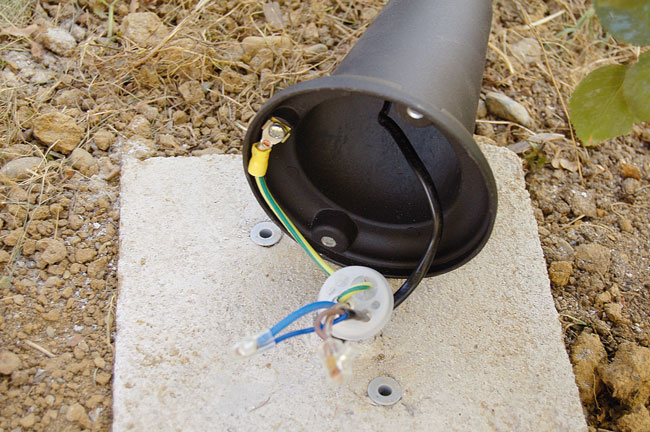base cemento per lampioni giardino