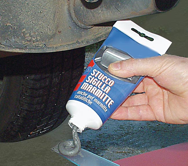 stucco riparazione marmitta auto