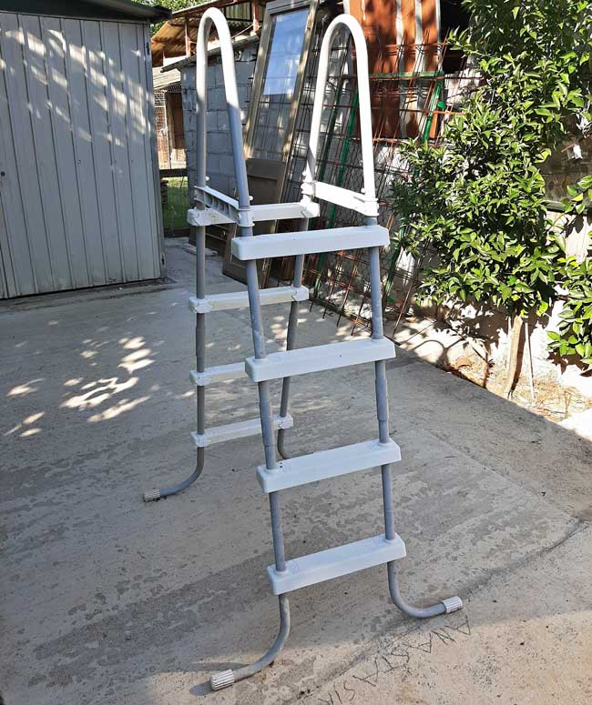 scaletta per piscina