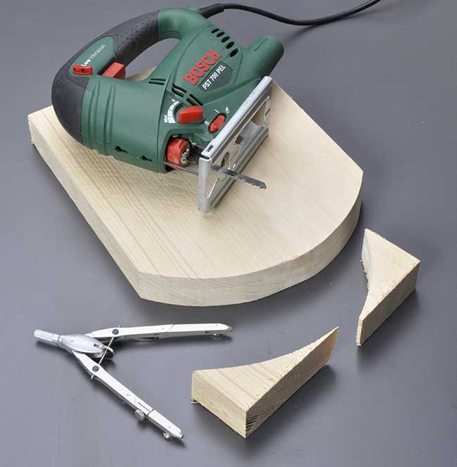 Legno curvato con pioli e dima