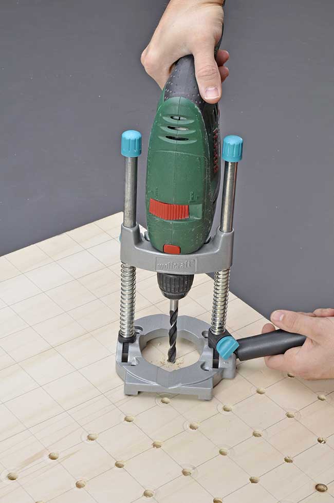 Legno curvato con pioli e dima