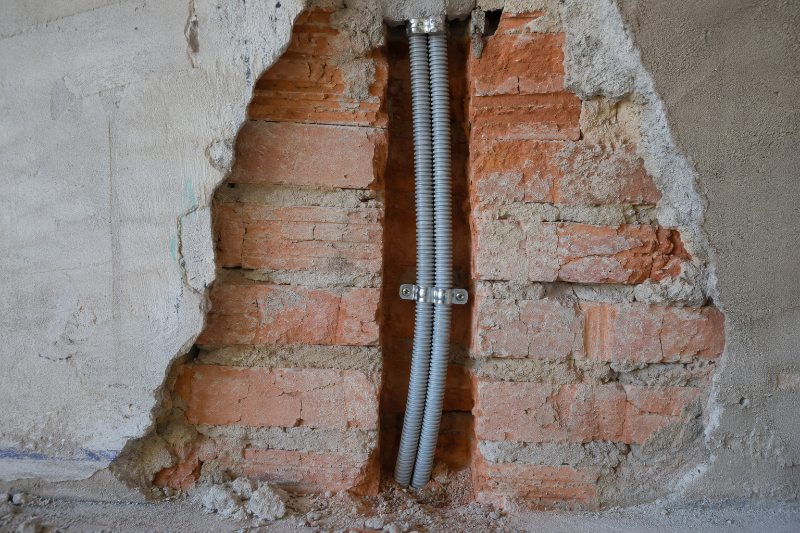 chiudere traccia nel muro