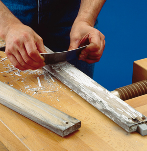 Rimuovere la vernice dal legno