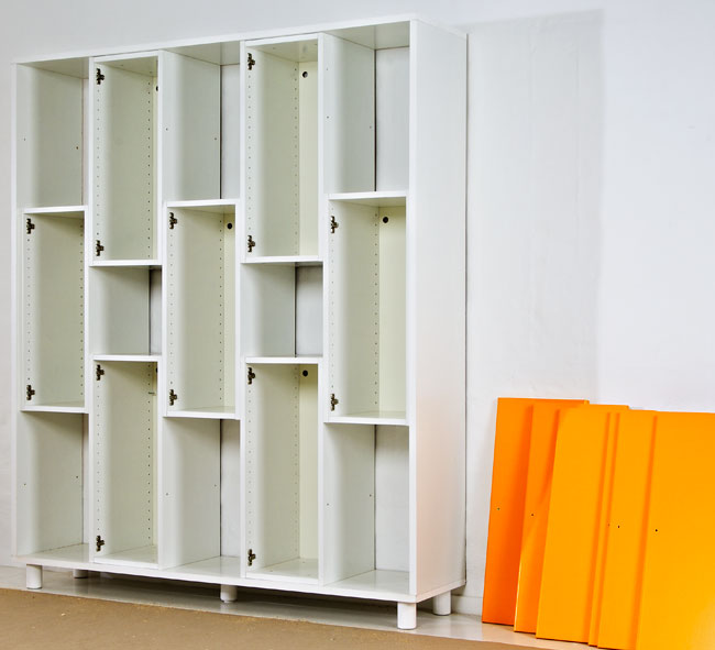 costruire una libreria, costruire libreria, libreria fai da te, libreria con pensili, come costruire una libreria