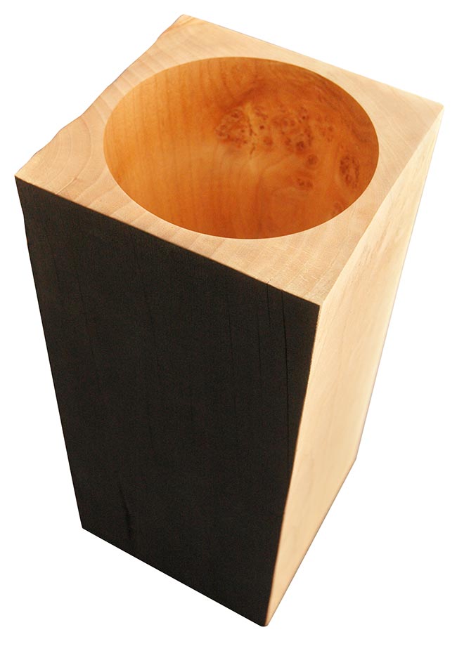 vaso di legno scavato
